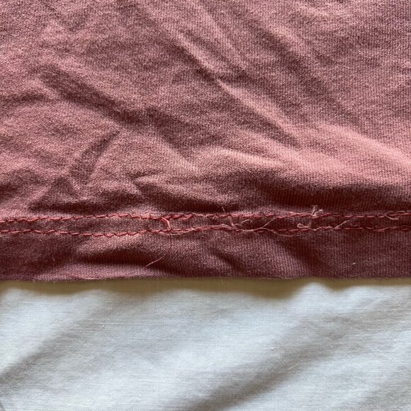 Abercrombie & Fitch Men's XL Pink NYC Skyline Graphic Relaxed Fit Soft Tee - Picture 4 of 6